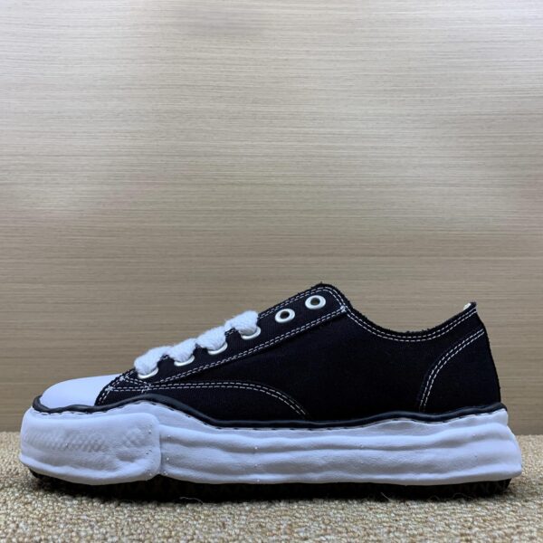 Maison Mihara Yasuhiro 'Black & White'