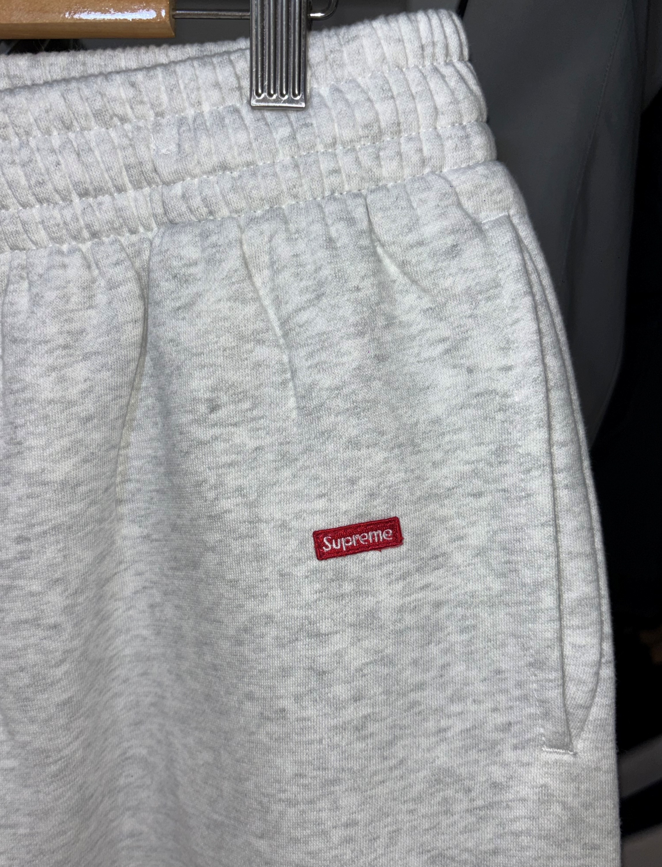 Short Supreme Small logo Gris