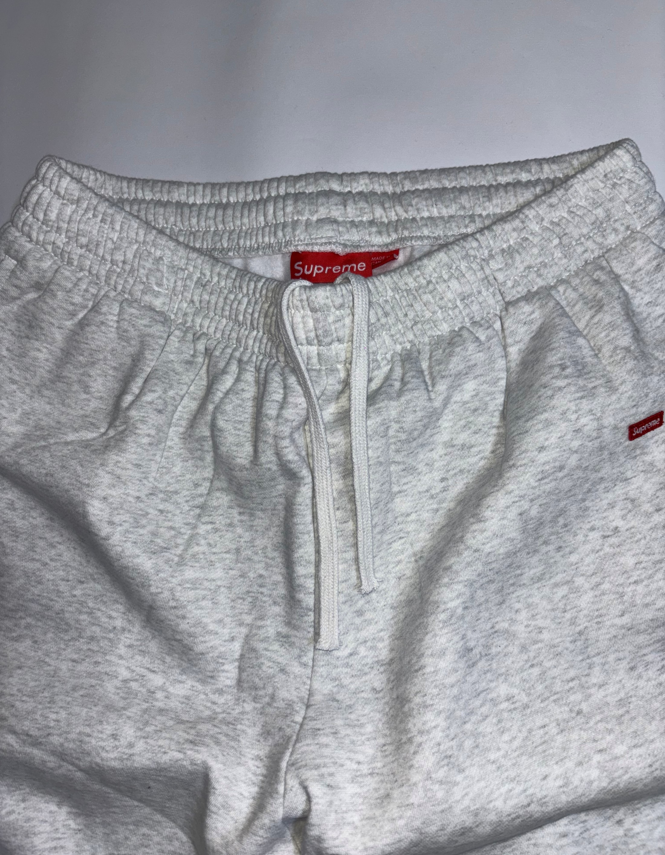 Short Supreme Small logo Gris