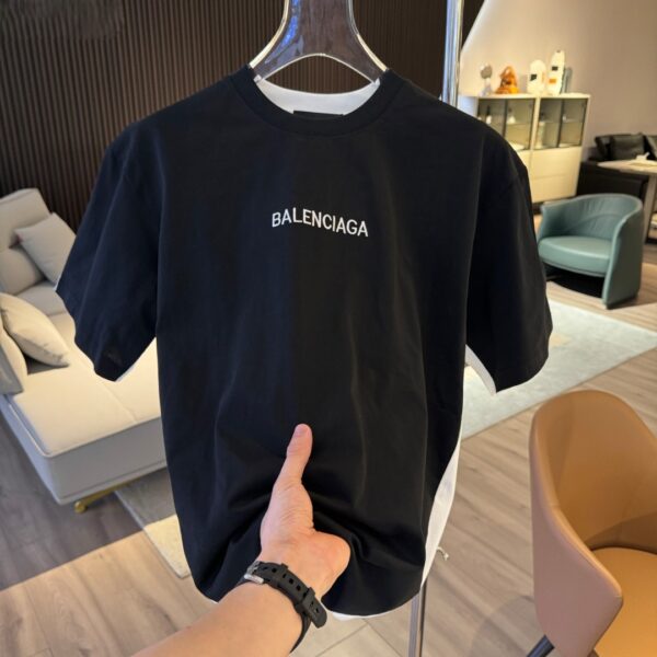Balenciaga middle Logo Tee