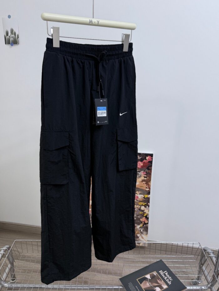 Nike Baggy Cargo Trackpants