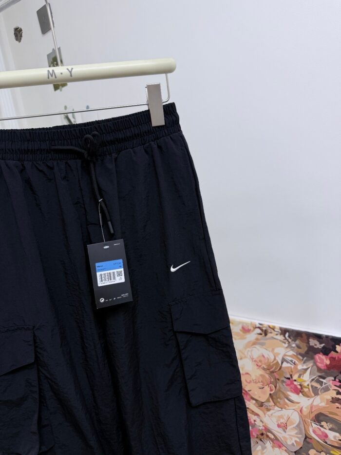 Nike Baggy Cargo Trackpants
