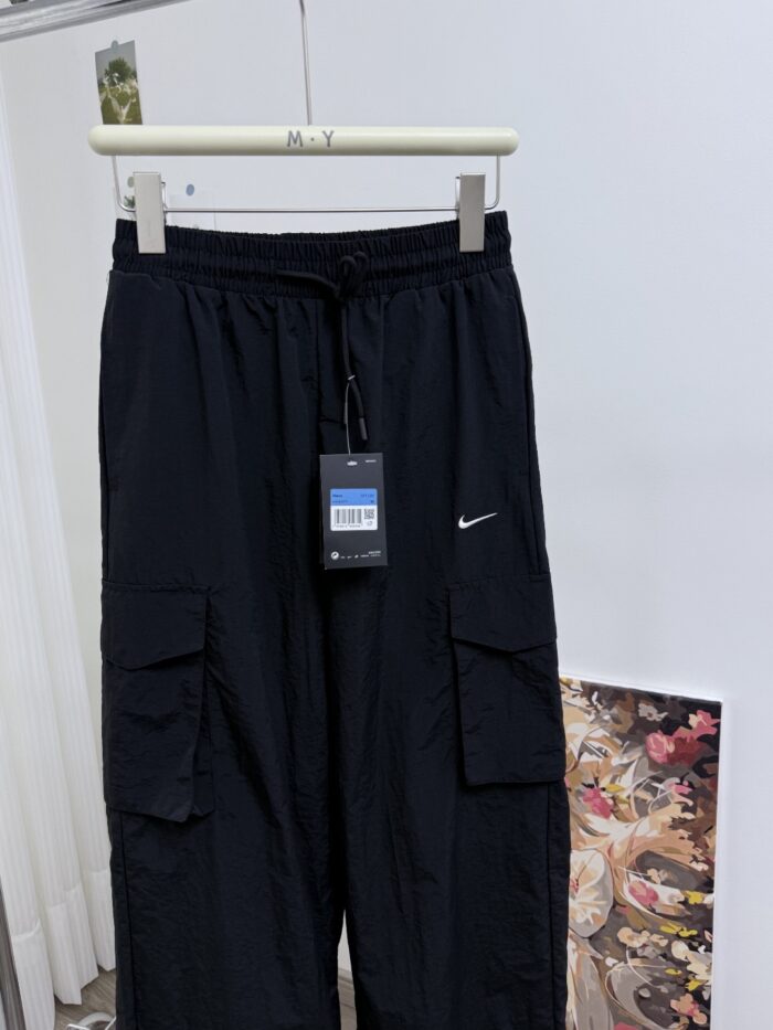 Nike Baggy Cargo Trackpants