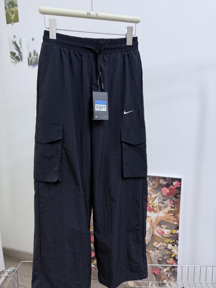 Nike Baggy Cargo Trackpants